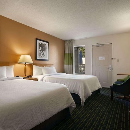 Days Inn By Wyndham Chattanooga/Hamilton Place Екстер'єр фото