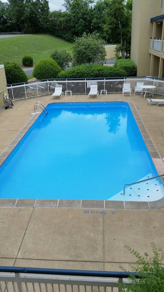 Days Inn By Wyndham Chattanooga/Hamilton Place Екстер'єр фото