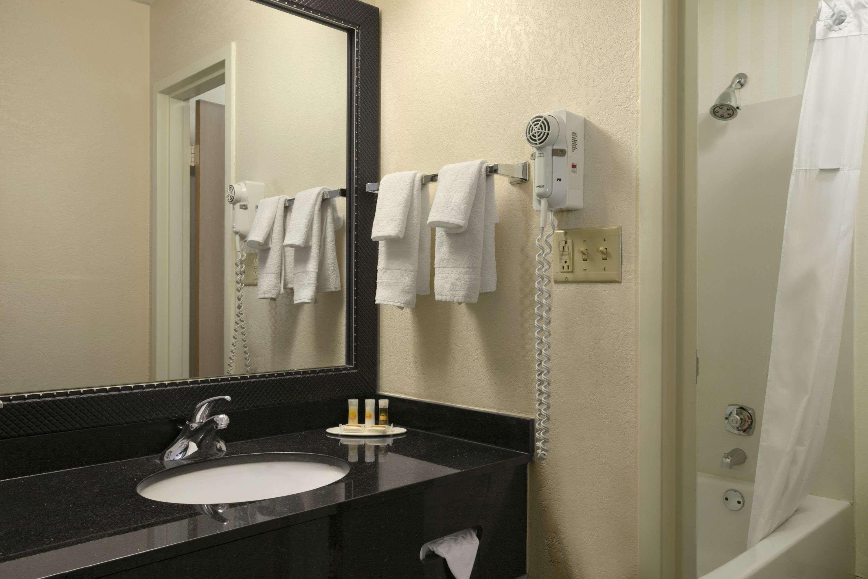 Days Inn By Wyndham Chattanooga/Hamilton Place Екстер'єр фото