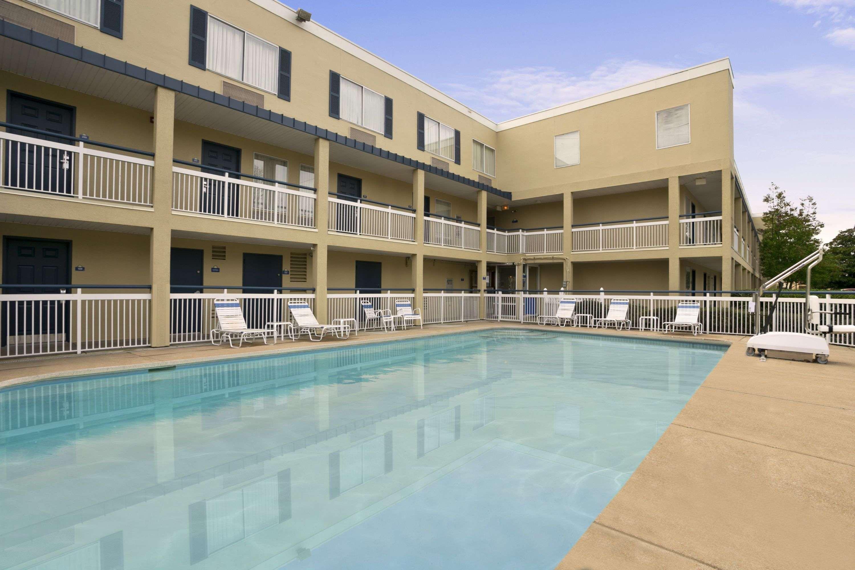 Days Inn By Wyndham Chattanooga/Hamilton Place Екстер'єр фото
