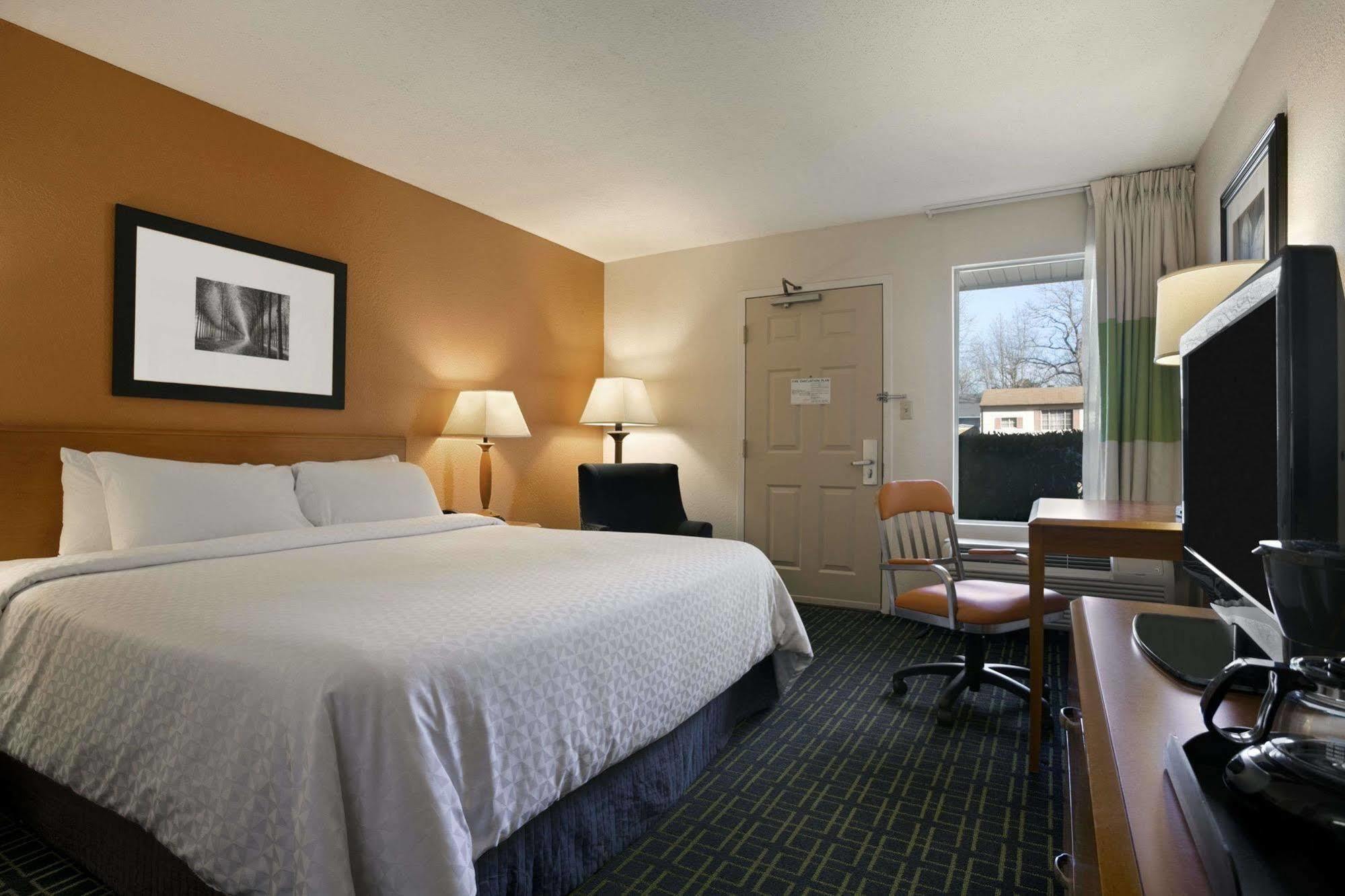 Days Inn By Wyndham Chattanooga/Hamilton Place Екстер'єр фото