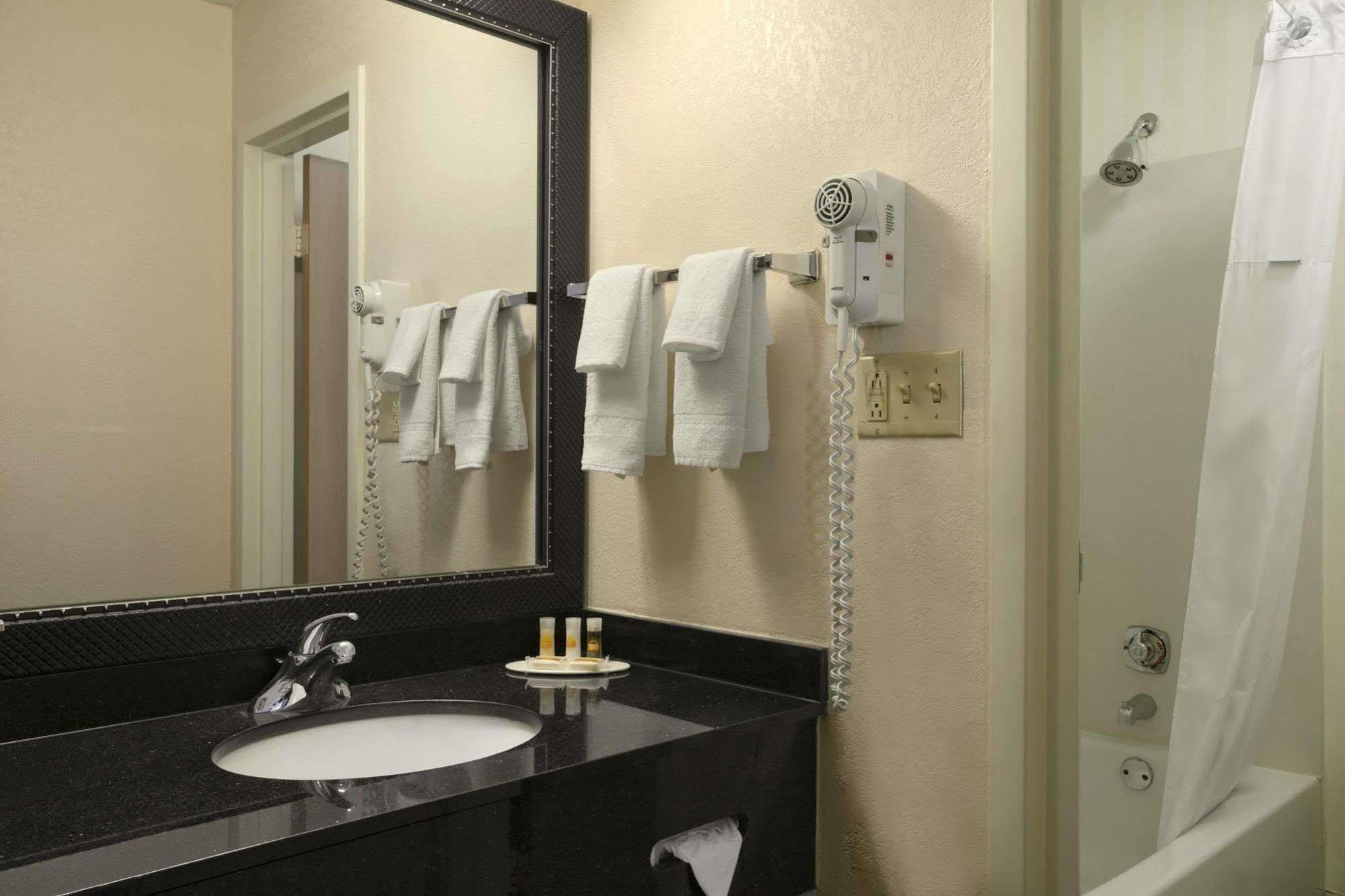 Days Inn By Wyndham Chattanooga/Hamilton Place Екстер'єр фото